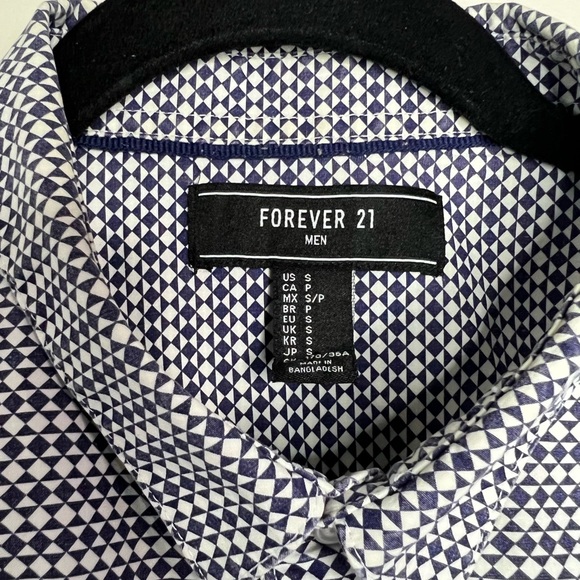 Forever 21 Men’s Button Up Shirt! - Picture 3 of 3